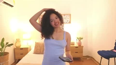 ariaa_23 online show from May 26, 1:29 pm