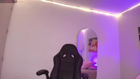 Snapshot of ariaa_vixen chatting on December 15, 9:52 pm ariaa_vixen online show from December 15, 9:52 pm