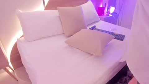 Snapshot of ariadna_boneville chatting on July 7, 7:23 am A R I A D N A online show from July 7, 7:23 am