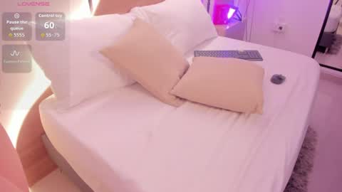 Snapshot of ariadna_boneville chatting on July 11, 2:47 am A R I A D N A online show from July 11, 2:47 am