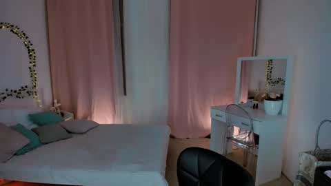 Snapshot of ariadna_s chatting on March 3, 12:15 am Ariadna online show from March 3, 12:15 am