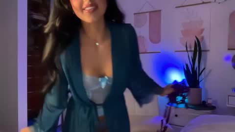 Snapshot of ariajackson chatting on October 27, 2:04 am Aria online show from October 27, 2:04 am