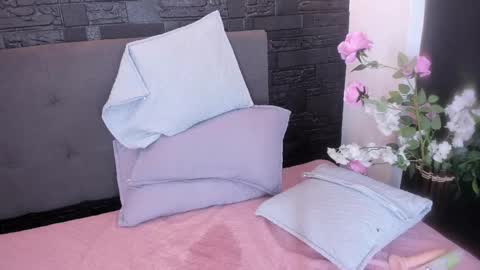 Snapshot of ariamoonlight chatting on March 10, 2:37 pm online show from March 10, 2:37 pm