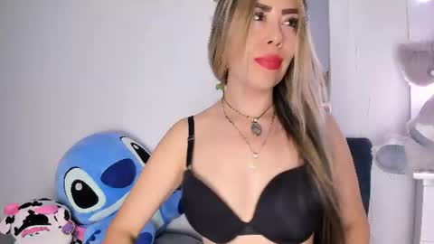 Snapshot of ariana_belucci chatting on June 28, 11:22 pm Ariana online show from June 28, 11:22 pm