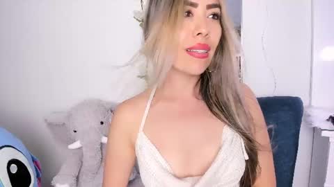 Snapshot of ariana_belucci chatting on July 5, 4:30 am Ariana online show from July 5, 4:30 am
