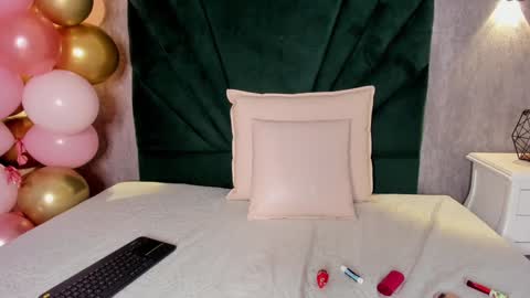 Snapshot of ariana_ceballos chatting on December 31, 3:34 am ARIANA online show from December 31, 3:34 am