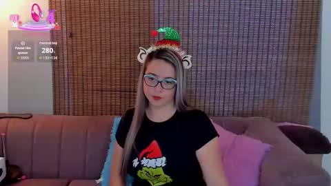 Snapshot of ariana_cross_ chatting on December 2, 12:43 pm Ariana Cruz online show from December 2, 12:43 pm