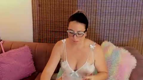 Ariana Cruz online show from June 28, 12:44 pm