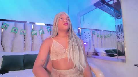 ariana_grande233 online show from June 24, 11:31 am