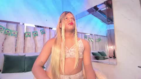 ariana_grande233 online show from July 10, 11:46 am