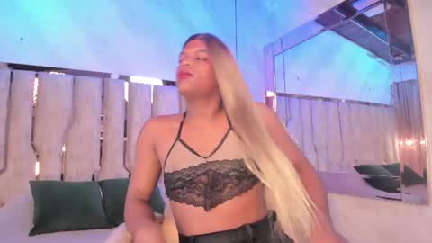 ariana_grande233 online show from July 28, 11:50 am