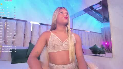 ariana_grande233 online show from July 30, 11:31 am