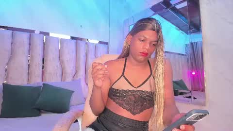 ariana_grande233 online show from July 31, 11:42 am