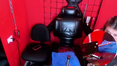 Snapshot of ariana_n_cherry chatting on December 13, 7:53 pm Adriana online show from December 13, 7:53 pm