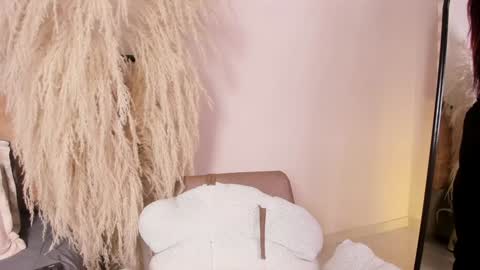 Snapshot of ariana_rosse__ chatting on December 7, 11:18 am Ariana online show from December 7, 11:18 am