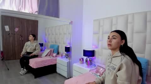  ariana  online show from November 22, 4:39 pm