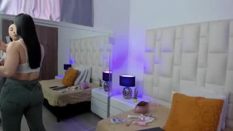  ariana  online show from March 17, 4:32 pm