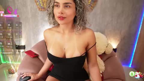 Snapshot of ariana_valdirii chatting on November 20, 1:55 pm cristina online show from November 20, 1:55 pm