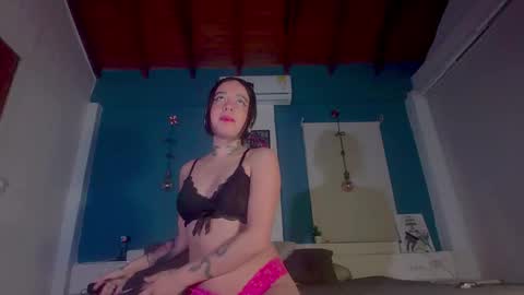 Snapshot of ariana_whitee chatting on October 9, 10:13 am ariana_whitee online show from October 9, 10:13 am