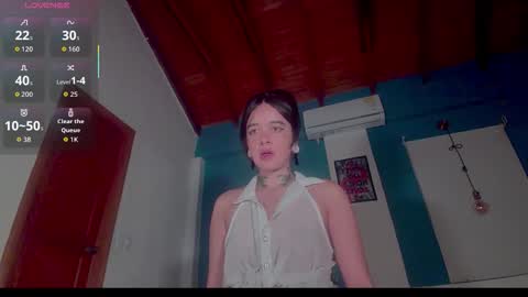 Snapshot of ariana_whitee chatting on October 27, 3:43 am ariana_whitee online show from October 27, 3:43 am