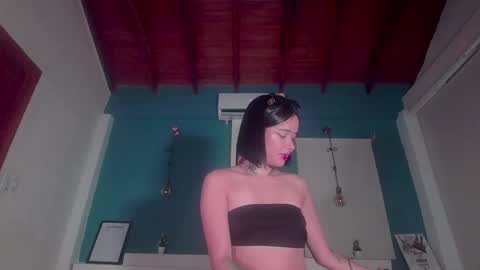 Snapshot of ariana_whitee chatting on November 23, 3:28 am ariana_whitee online show from November 23, 3:28 am