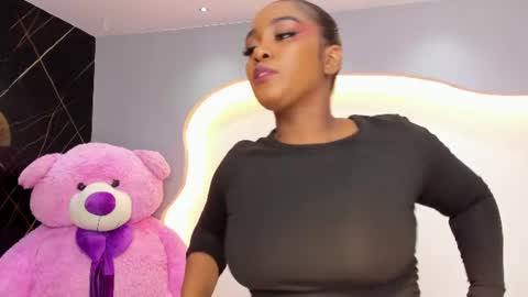 Snapshot of arianaablack chatting on June 24, 12:48 pm Ariana online show from June 24, 12:48 pm
