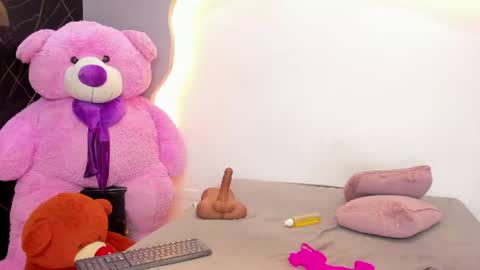 Snapshot of arianaablack chatting on June 26, 12:53 pm Ariana online show from June 26, 12:53 pm