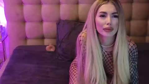 Snapshot of arianaari88 chatting on March 9, 10:08 pm Ariana online show from March 9, 10:08 pm