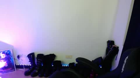 help me 100 hands up my OF is Free  online show from April 29, 8:59 pm
