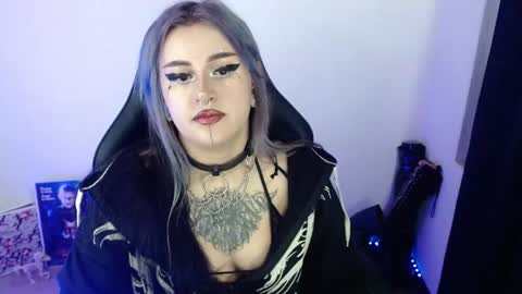 Snapshot of arianauwu666 chatting on May 5, 11:24 pm help me 100 hands up my OF is Free online show from May 5, 11:24 pm