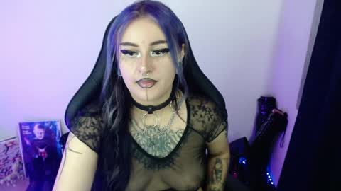 Snapshot of arianauwu666 chatting on May 12, 12:08 am help me 100 hands up my OF is Free online show from May 12, 12:08 am
