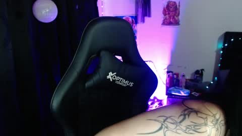 Snapshot of arianauwu666 chatting on June 10, 9:25 pm help me 100 hands up my OF is Free online show from June 10, 9:25 pm
