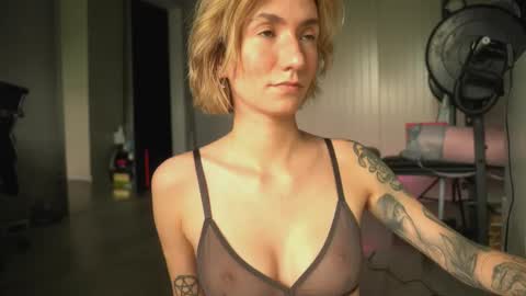 Snapshot of arianna_richi chatting on March 11, 9:02 am Olivka online show from March 11, 9:02 am
