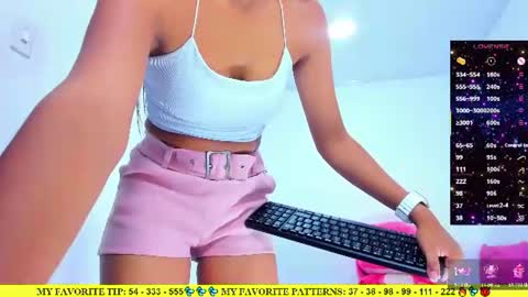 Snapshot of ariannalewis1 chatting on July 1, 1:40 am Arianna online show from July 1, 1:40 am