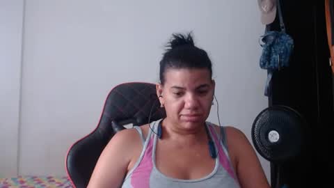 Snapshot of ariannaloovel chatting on July 18, 4:33 pm ariannaloovel online show from July 18, 4:33 pm