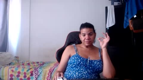 Snapshot of ariannaloovel chatting on July 25, 4:15 pm ariannaloovel online show from July 25, 4:15 pm