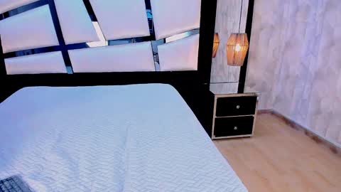 ariannarussell1 online show from October 17, 6:21 pm