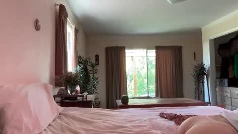 Snapshot of ariarose_xx chatting on May 5, 8:28 pm Aria online show from May 5, 8:28 pm