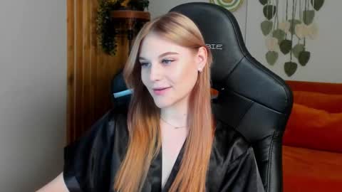 Snapshot of ariawell chatting on October 30, 6:41 pm Aria online show from October 30, 6:41 pm