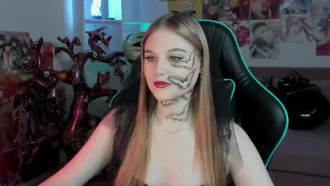 Snapshot of ariawell chatting on October 31, 5:58 pm Aria online show from October 31, 5:58 pm