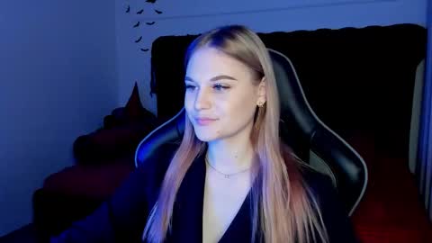 Snapshot of ariawell chatting on November 5, 6:30 pm Aria online show from November 5, 6:30 pm