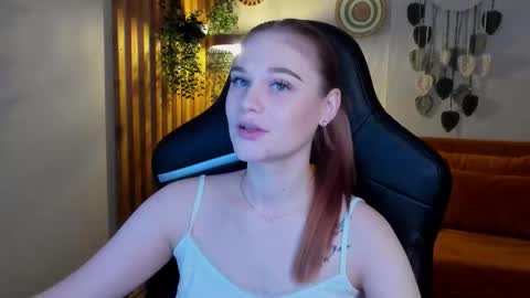 Snapshot of ariawell chatting on November 23, 5:18 am Aria online show from November 23, 5:18 am