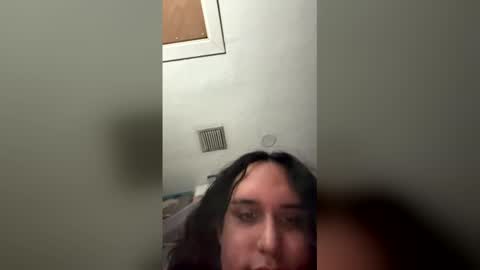 Snapshot of ariawestlove chatting on April 23, 2:02 am Aria online show from April 23, 2:02 am