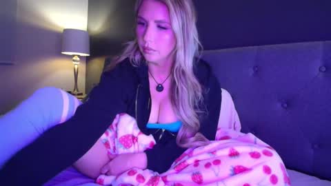 Aria Woods online show from January 18, 1:53 am