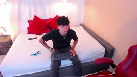 Snapshot of ariblake chatting on June 16, 6:32 pm Ari and Aiden online show from June 16, 6:32 pm