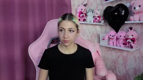 Snapshot of aribunnie chatting on November 6, 8:54 pm Ari Bunnie online show from November 6, 8:54 pm