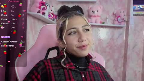 Snapshot of aribunnie chatting on November 18, 11:59 pm Ari Bunnie online show from November 18, 11:59 pm