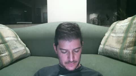 Snapshot of arielsinho chatting on November 25, 5:18 am Anon online show from November 25, 5:18 am