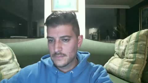 Snapshot of arielsinho chatting on December 1, 12:04 am Anon online show from December 1, 12:04 am