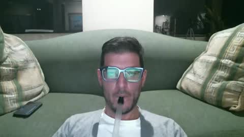 Snapshot of arielsinho chatting on December 18, 5:13 am Anon online show from December 18, 5:13 am